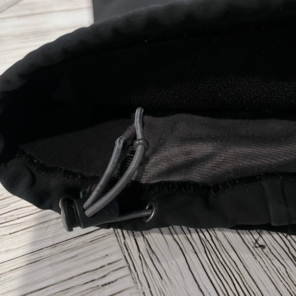 Under Armour Sleek Black Full-Zip Jacket - Picture 14 of 16